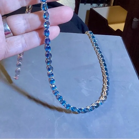 Elegant Blue and Silver Necklace - Picture 2 of 4